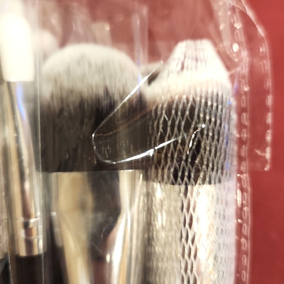 15 makeup brushes - Picture 5 of 8